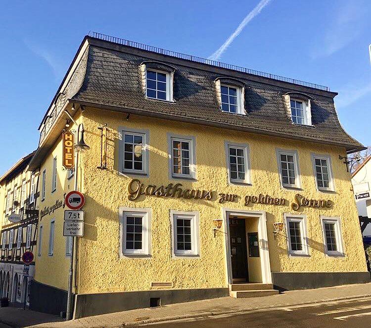 Hotel Zur Goldenen Sonne Usingen Exteriör bild